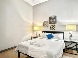 2 slaapkamers, een strijkplank/strijkijzer, wifi, beddengoed