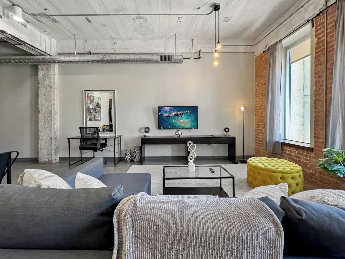 Televisión, oficina