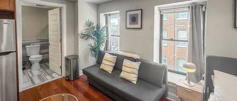 Téléviseur, bureau