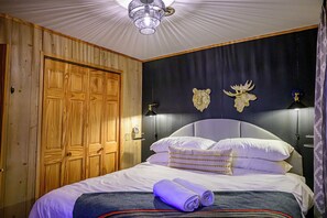 3 bedrooms, WiFi, bed sheets - The Tater Tot Cottage: Potato Lake - Sleeps 8 (Chetek)