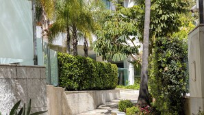 A stone pathway flanked by greenery and modern buildings. - Luxury oasis in the heart of Marbella (Marbella)