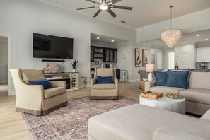 Smart TV - NEW! "Days Like This" 5/5, Private POOL, Sleeps 14, Easy Gulf Beach Access (Dauphin Island)