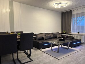 Smart-TV, bordtennis, bøker og musikkbibliotek