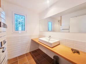 Villa | Bathroom