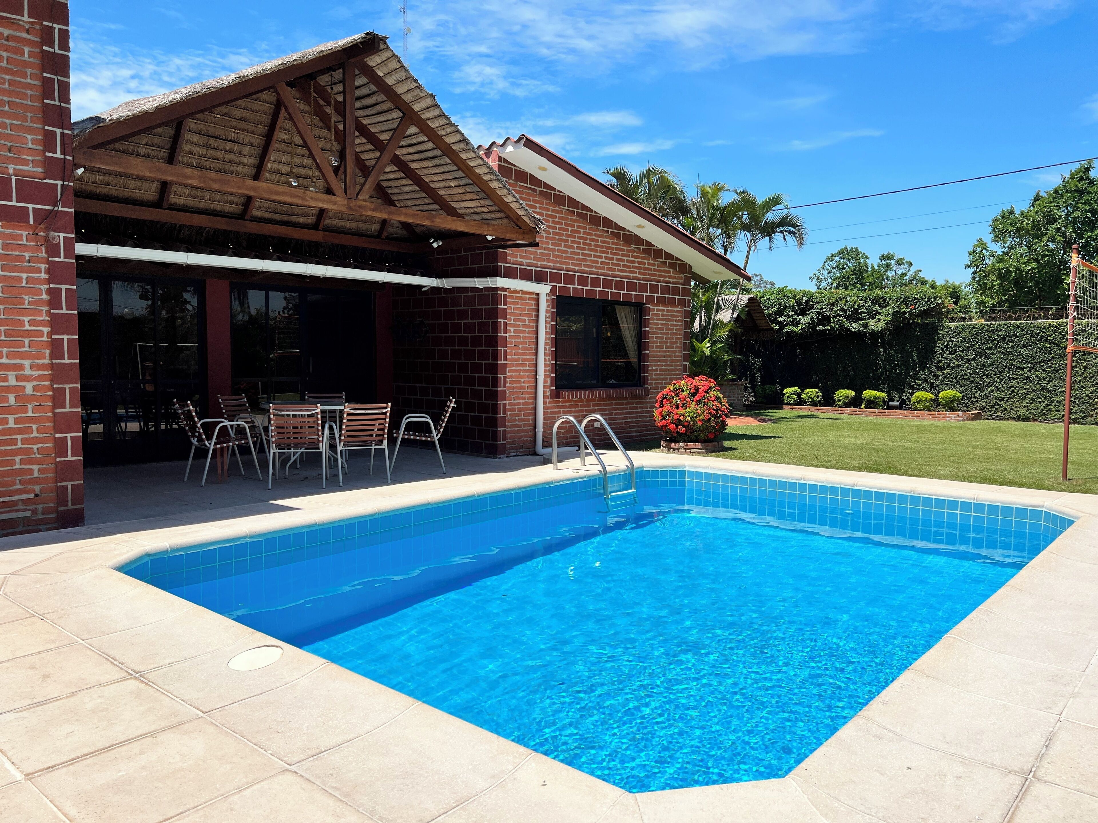 حمّام سباحة خارجي