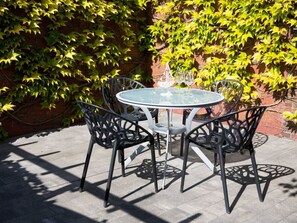 House | Outdoor dining