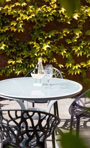 House | Outdoor dining