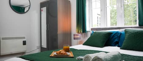 2 bedrooms, desk, iron/ironing board, free WiFi