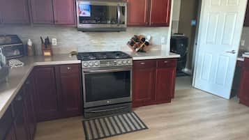 Microones, forn, placa de cuina i rentaplats