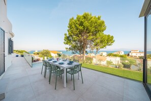 Villa | Outdoor dining