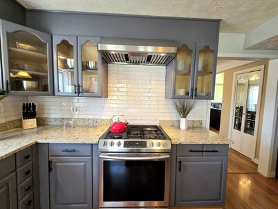 Spacious, Updated, 5BR 3BA, Game room,
First Floor 3BR 2BA