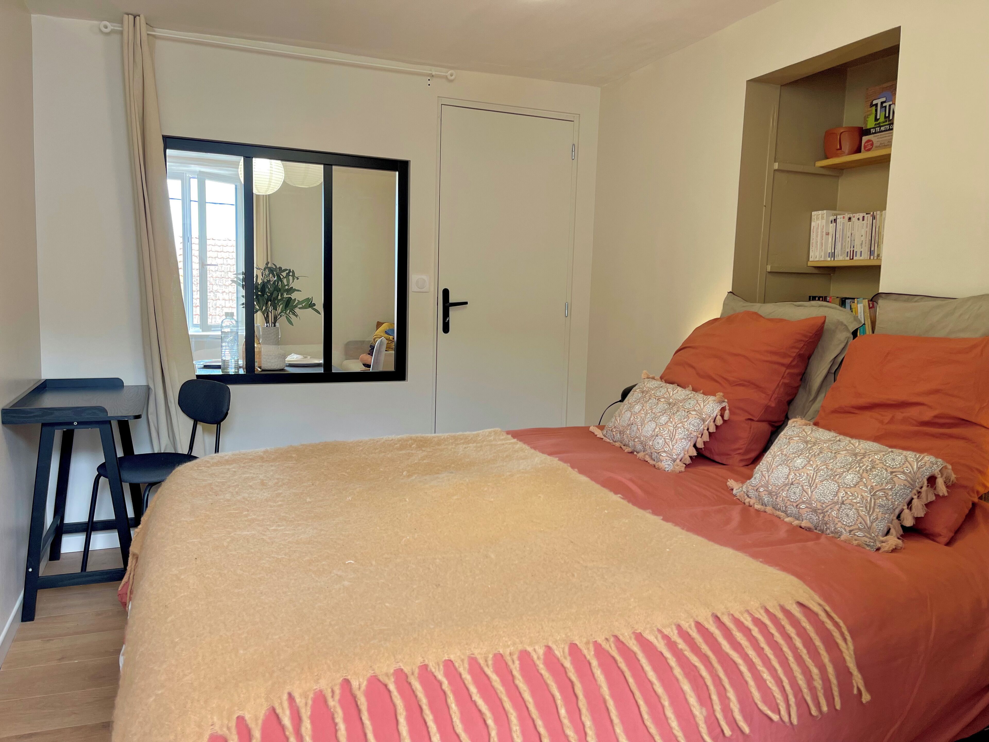 1 bedroom, desk, iron/ironing board, WiFi