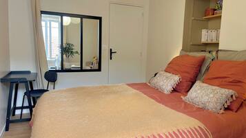 1 bedroom, desk, iron/ironing board, WiFi