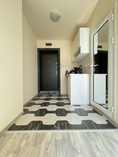 Varna City Studio 2 - right next to the bars, nightclubs, beaches and Sea Garden