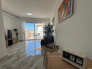 Appartamento Luxury, vista città | 1 camera, tende oscuranti, ferro/asse da stiro, Wi-Fi gratuito