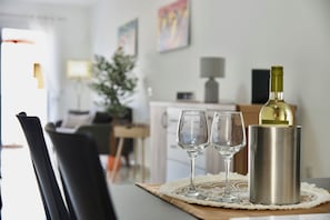 Luxury Apartment, City View | Private kitchen