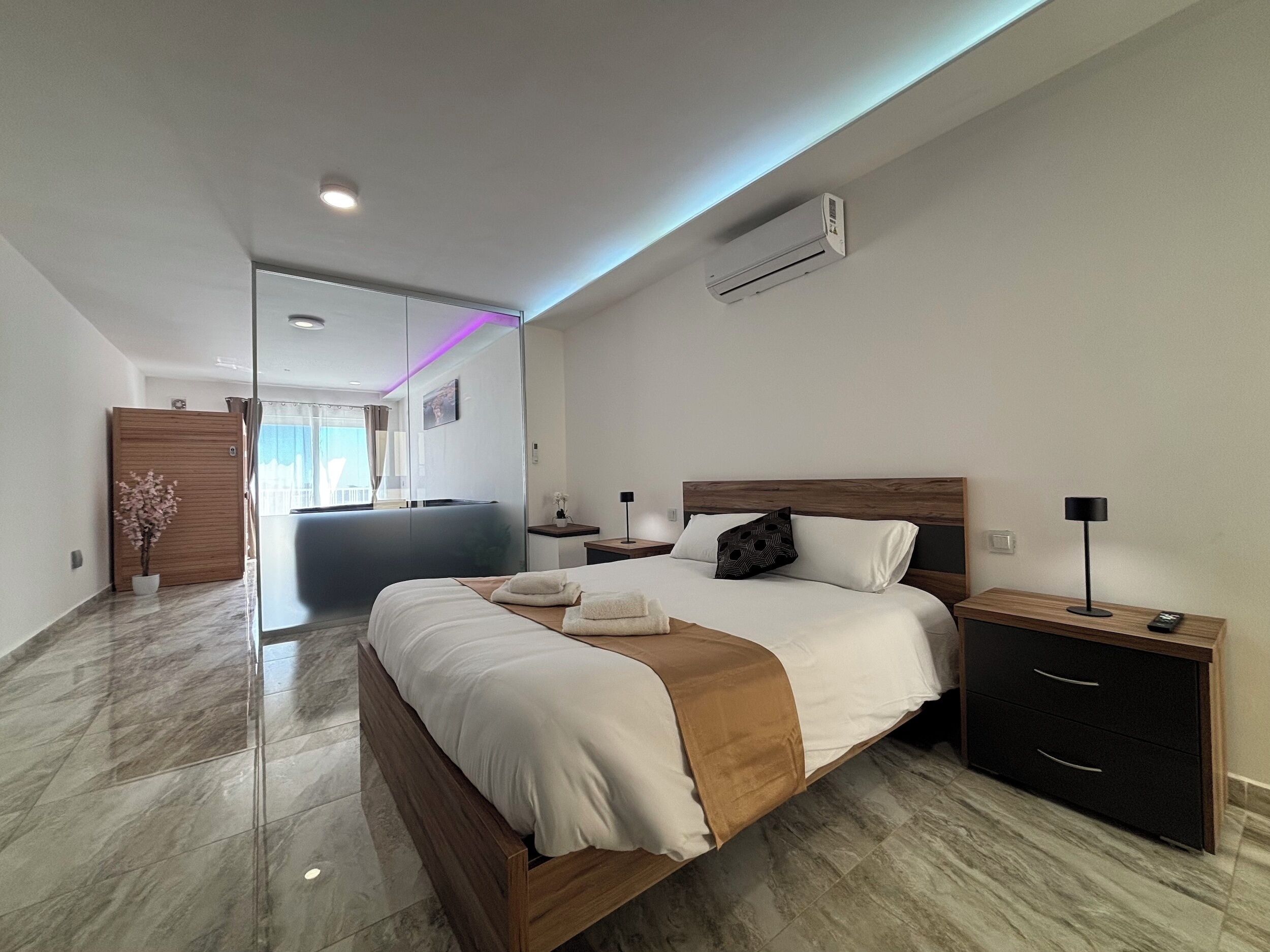 Luksusleilighet, byutsikt | 1 soverom, blendingsgardiner, strykejern/-brett og wi-fi (inkludert)