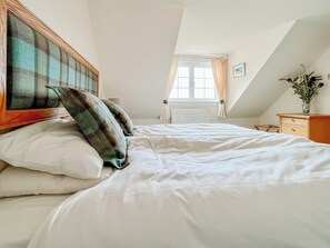5 bedrooms, free WiFi, bed sheets