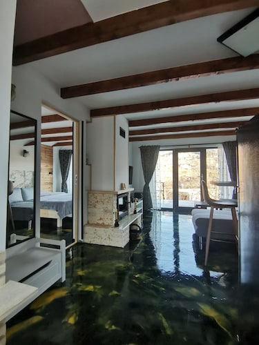  Charming Cabin Bran 1-bedroom cabin