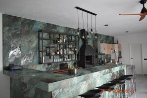 Bar (en la propiedad)