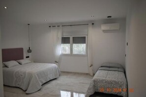 3 bedrooms, iron/ironing board, travel cot, free WiFi