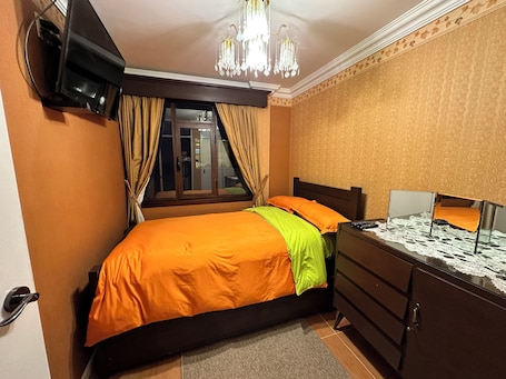 3 bedrooms, laptop workspace, iron/ironing board, free WiFi