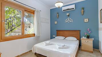 Iron/ironing board, free WiFi, bed sheets