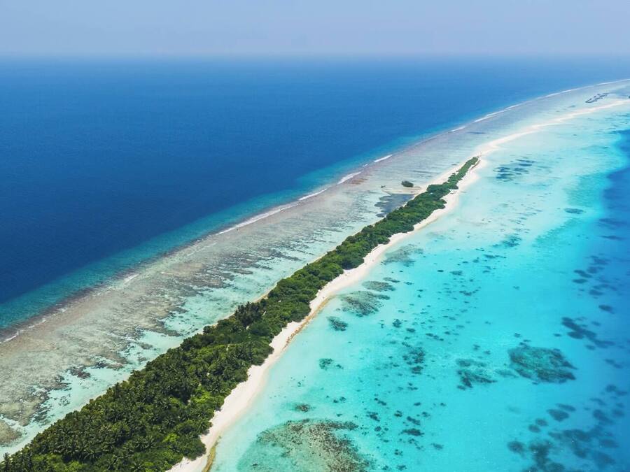 Aan het strand, wit zand, strandlakens