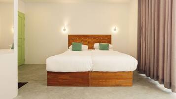 In-room safe, iron/ironing board, free WiFi, bed sheets