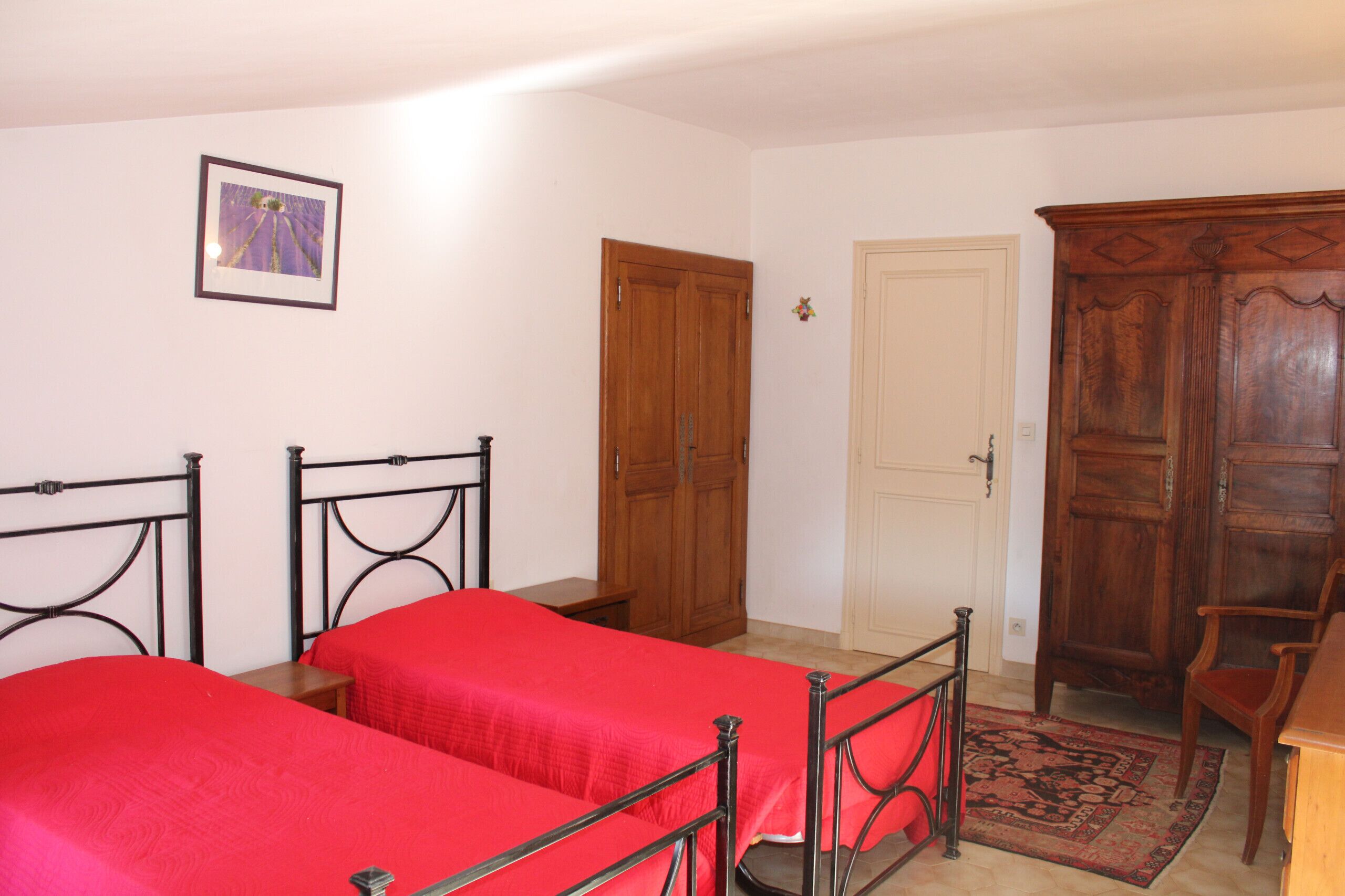 3 bedrooms, iron/ironing board, bed sheets