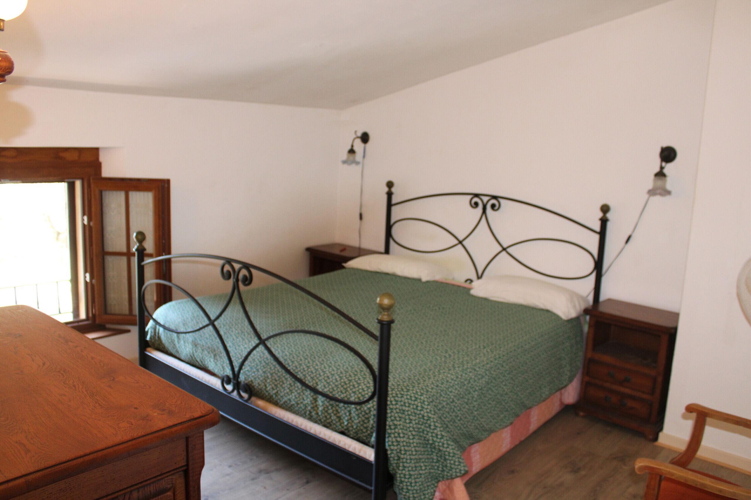 3 bedrooms, iron/ironing board, bed sheets