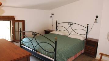 3 bedrooms, iron/ironing board, bed sheets