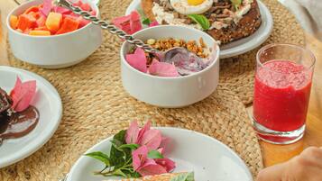 Termasuk sarapan pesanan masak setiap hari