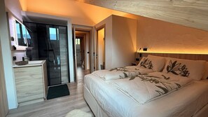 7 bedrooms, desk, iron/ironing board, free WiFi