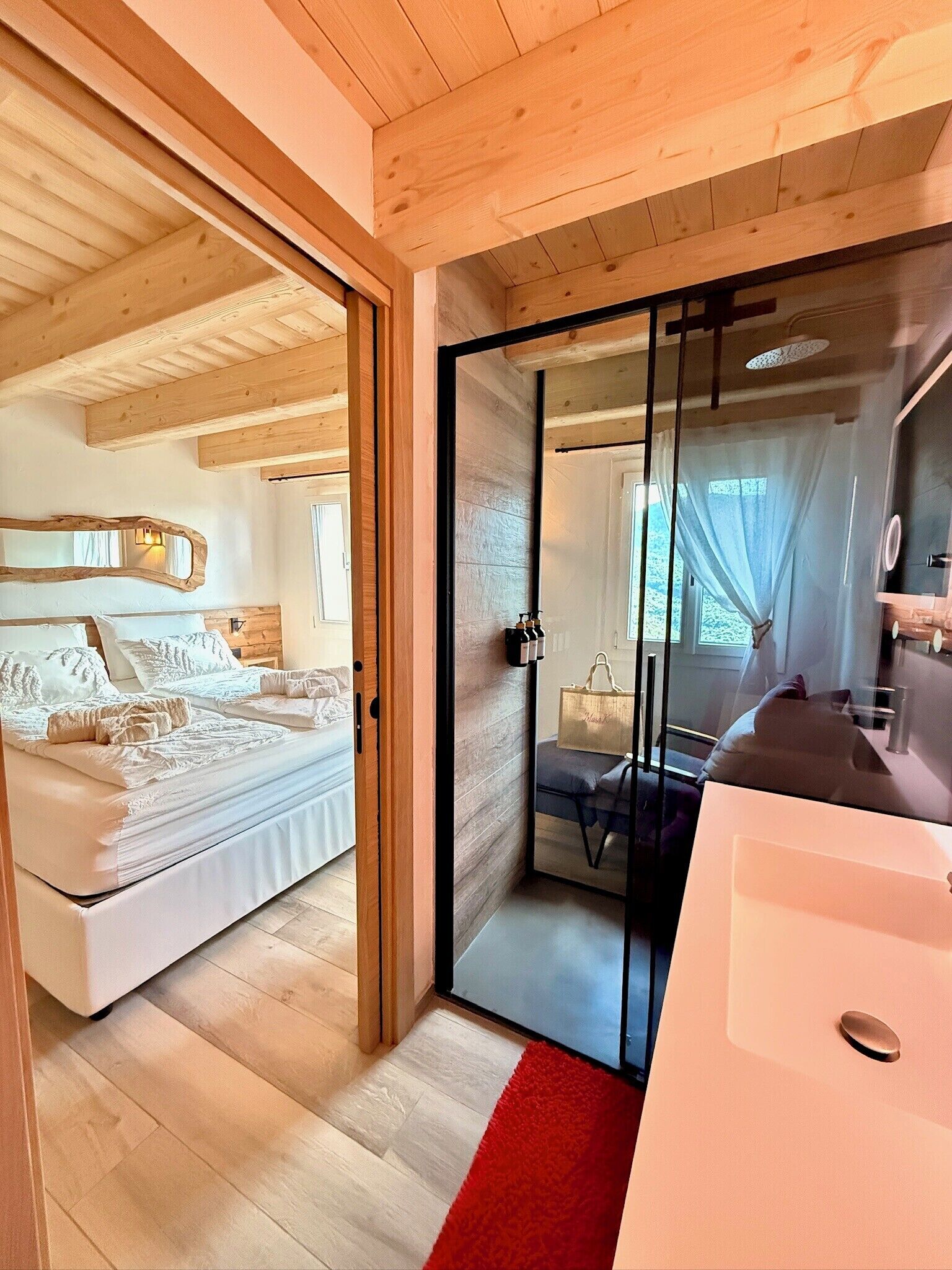 7 bedrooms, desk, iron/ironing board, free WiFi