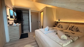 2 bedrooms, iron/ironing board, travel cot, free WiFi