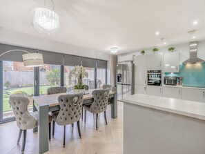Dining - 3 bedroom accommodation in Blyth (Blyth)