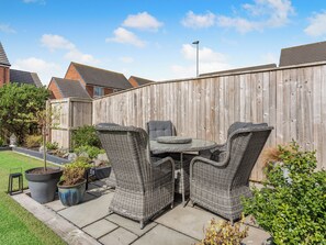 Outdoor dining - 3 bedroom accommodation in Blyth (Blyth)
