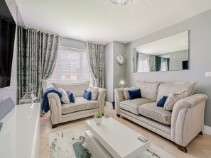 TV - 3 bedroom accommodation in Blyth (Blyth)
