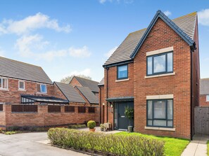 Exterior - 3 bedroom accommodation in Blyth (Blyth)