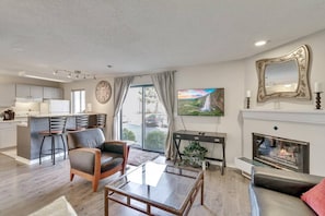 TV - Coveted DTC Apartment! Free Parking & Fast WiFi! (Greenwood Village)