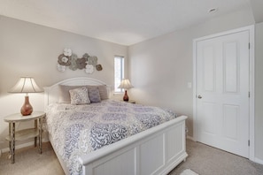 1 bedroom, iron/ironing board, WiFi, bed sheets - Coveted DTC Apartment! Free Parking & Fast WiFi! (Greenwood Village)