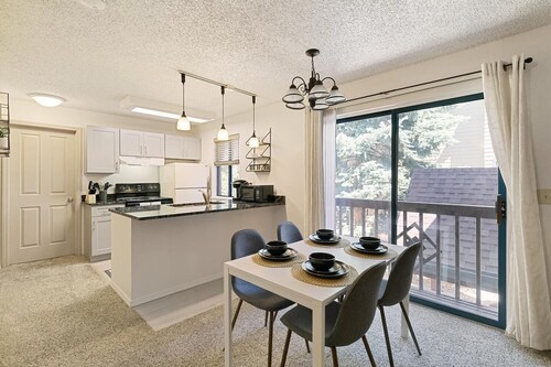 DTC Apartment! Perfect for Your Extended Stay!