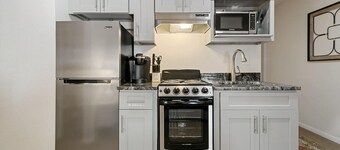 DTC Studio w/ Kitchenette, Fast WiFi,Free Parking!