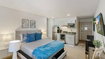 Iron/ironing board, WiFi, bed sheets