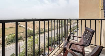 Chic 2-bedroom apartment with WiFi, AC in charming Noida