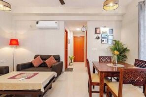 Interior - Chic 2-bedroom apartment with WiFi, AC in charming Noida (Noida)