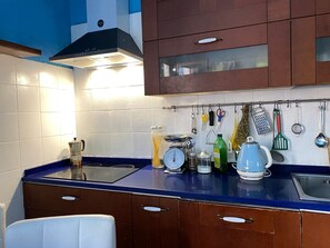 Private kitchen - Charming 1 bedroom & sofa bed in a unique and quaint part of Florence. (Firenze)