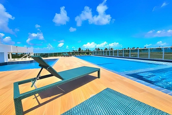 2 piscines a l'aire lliure