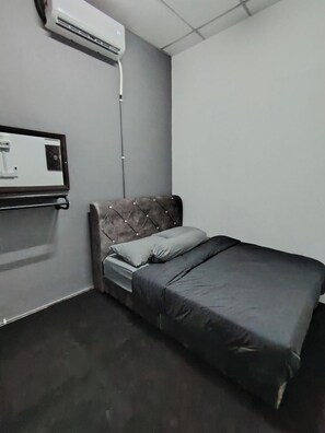 Basic Double Room, Non Smoking, Air conditioning | Premium bedding, desk, soundproofing, iron/ironing board - MIA Hostel for Traveller (Alor Gajah)
